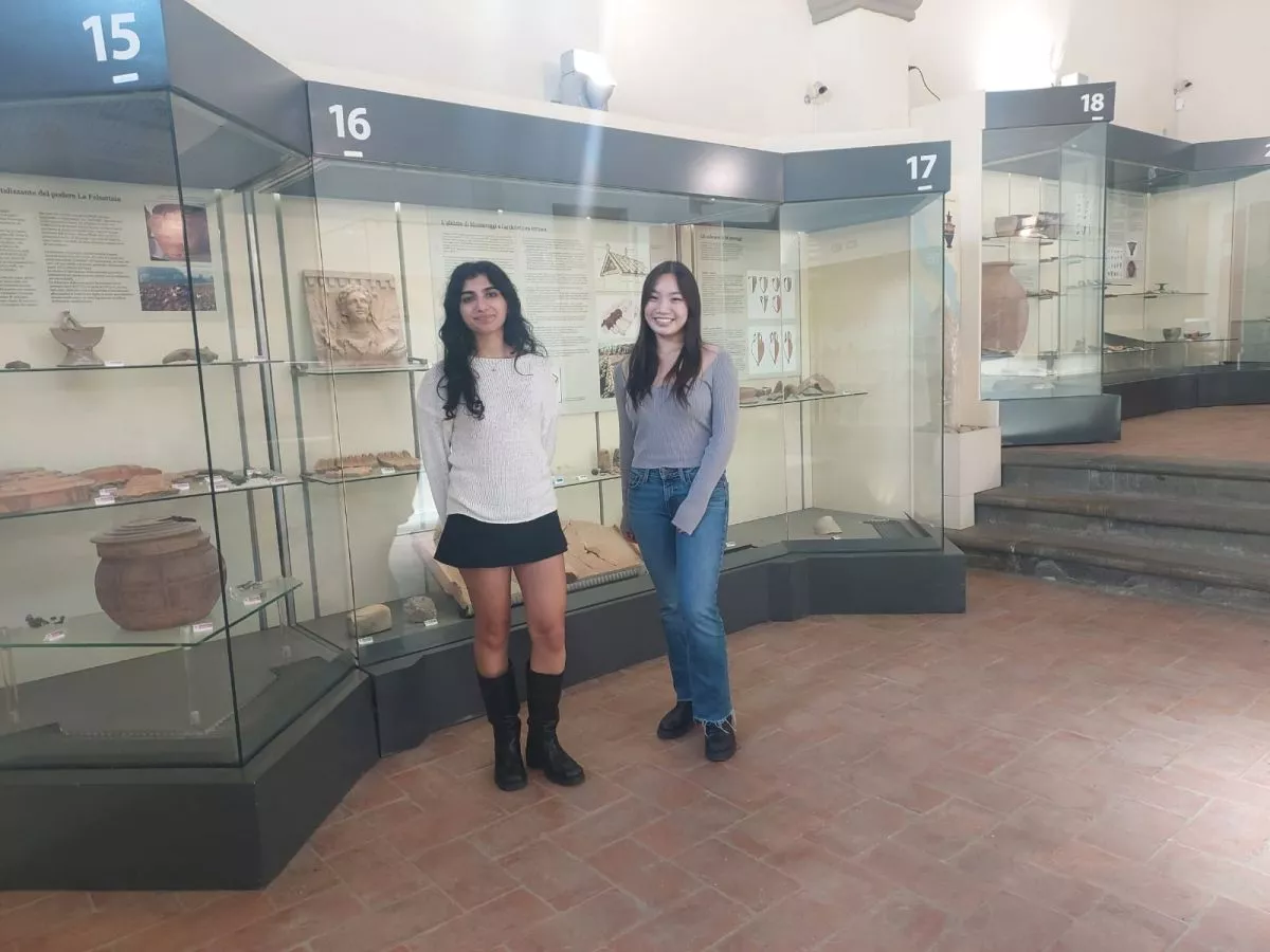 Emily e Saniya, le due studentesse di Stanford