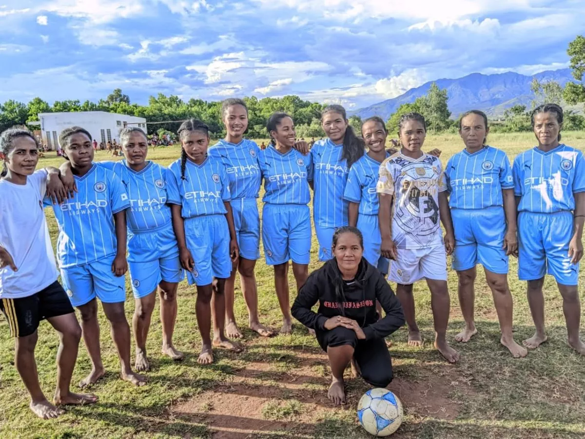 La squadra di calcio femminile che riceverà abbigliamento